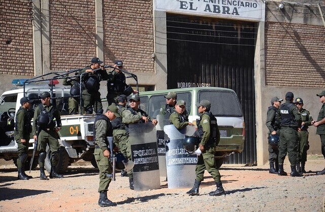 Hallan granada de guerra de la PCC en cárcel de El Abra