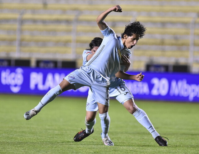 Bolívar gana con Ábrego como figura del partido