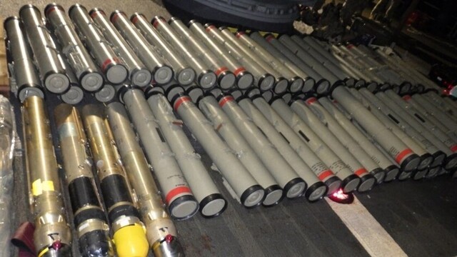 VIDEO: La Armada de EE.UU. confisca "armamento ilegal de fabricación iraní" en el mar Arábigo