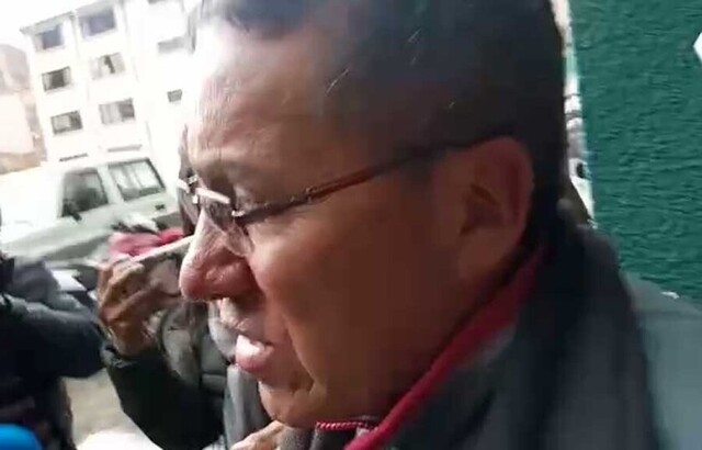 Imputan al exviceministro que llamó “motín” a policía; será puesto ante un juez