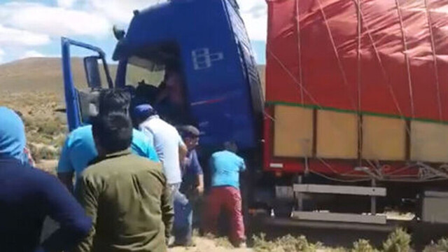 Por esquivar una vaca en la carretera chocó y quedó con fractura