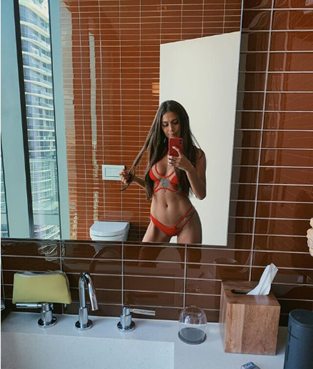 Greeicy deleitó a sus fans en  un bikini rojo