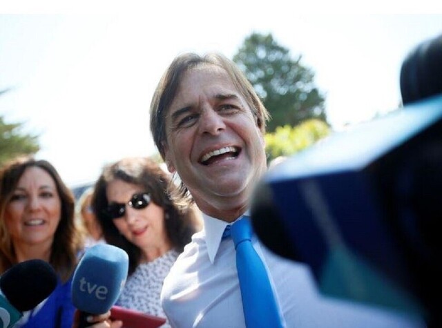 Lacalle Pou asume presidencia de Uruguay en busca de austeridad fiscal y de equilibrio diplomático en la región