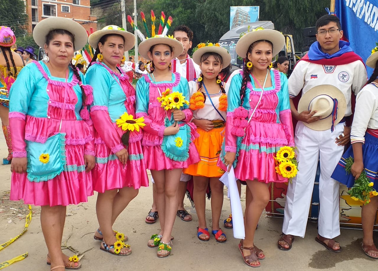Más de 30 grupos dieron color a la Entrada de Integración