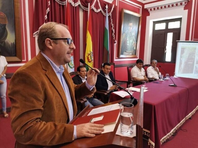 Promulgan Ley de Empresas Públicas departamentales