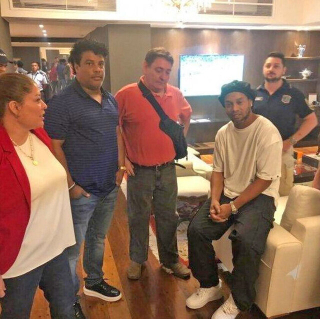 Detuvieron a Ronaldinho  con documentación falsa