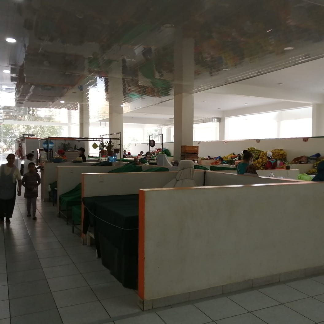 Falta de control en cédulas de identidad y distanciamiento en varios mercados de Tarija