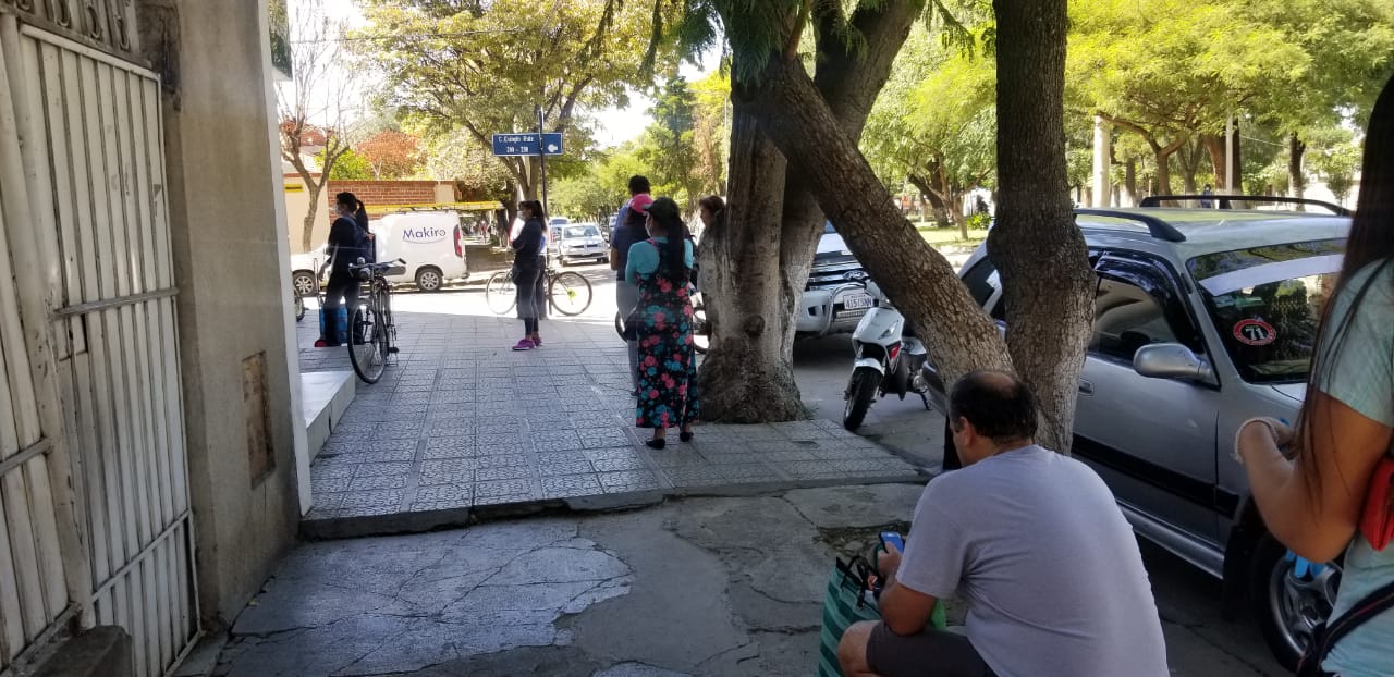 Importadoras suben precios de barbijos y alcohol en gel en Tarija
