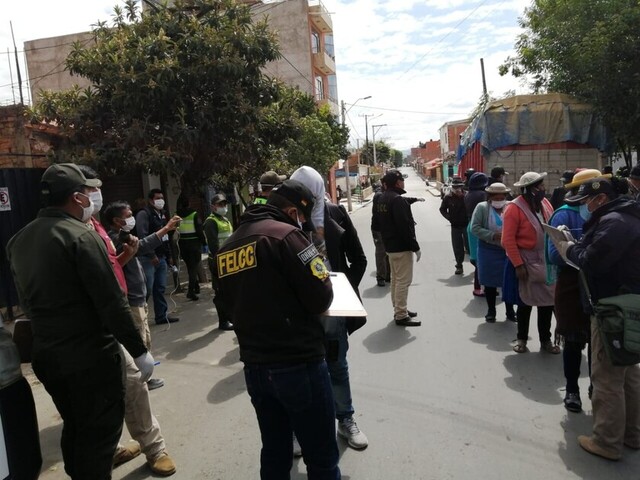 Cuarentena, retienen camión que transportaba 28 pasajeros en Tarija