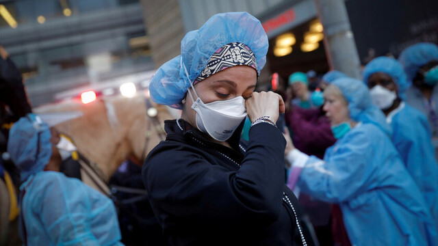 EE.UU. registra por primera vez más de 4.500 muertes en un día por coronavirus