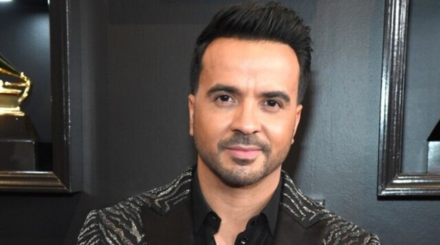 Luis Fonsi se  puso a cantar  “Hallelujah”