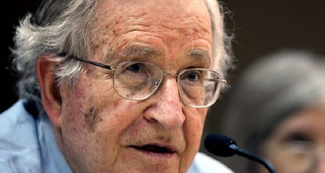 Chomsky a Trump «No paras de decir mentiras y lo que ocurre es que el concepto de verdad desaparece”.