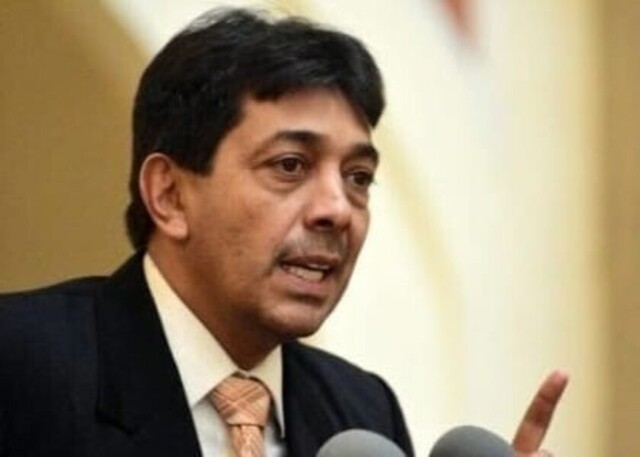 Zamora, ''sorprendido'' por la caída del petróleo