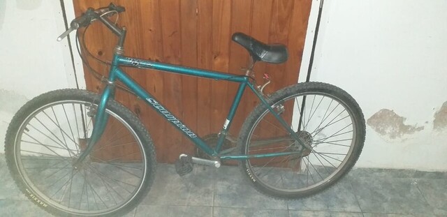Escapó de su detención domiciliaria y robó una bicicleta