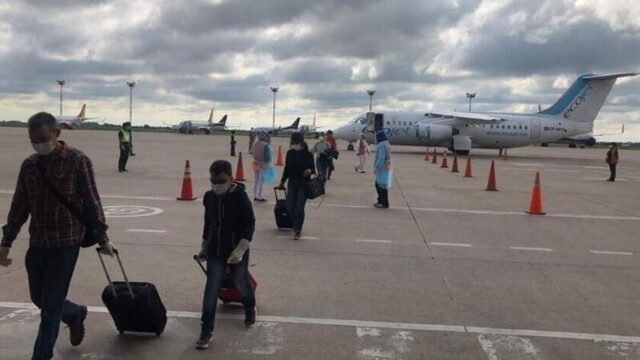 Llegan 35 bolivianos desde Brasil, cumplirán cuarentena en Santa Cruz y Cochabamba
