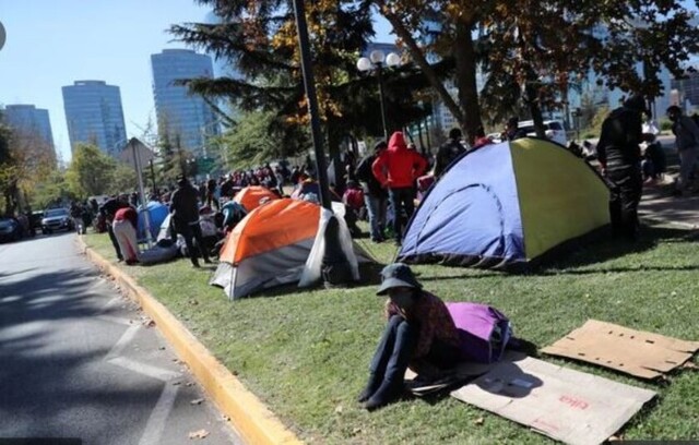 Bolivianos varados en Santiago podrán regresar a Bolivia tras cumplir cuarentena