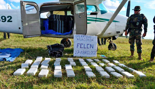 Encuentran avioneta con más de 400 kilos de droga en Beni