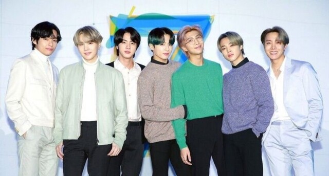La banda de K-Pop bailó  “Con Calma”