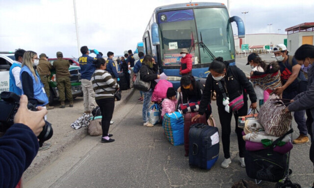 Connacionales que cumplieron cuarentena en Chile regresan a sus regiones en Bolivia