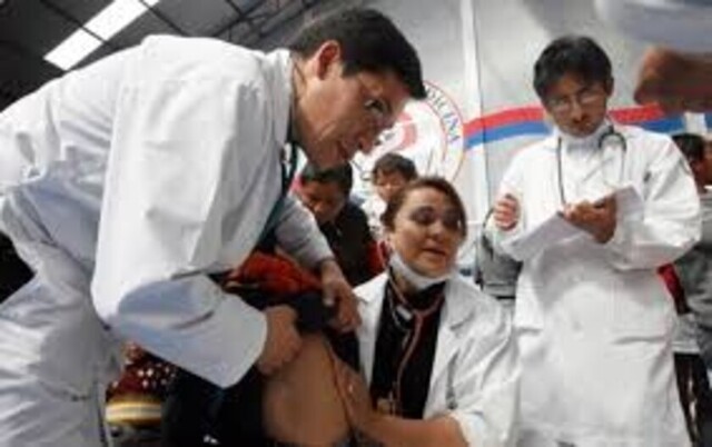 Trabajadores en salud podrán trabajar doble turno por el Covid