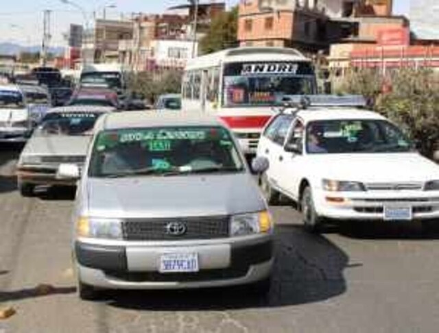 Taxistas en Bermejo habilitan vehículos para trabajar desde el lunes