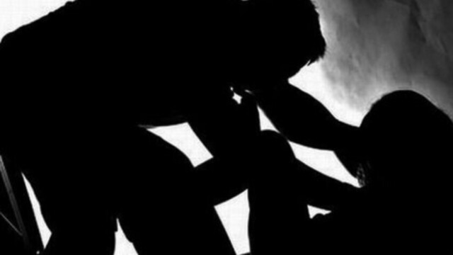 Le festejó el cumpleaños a su concubino y él la golpeó
