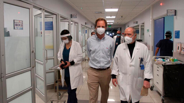 Hospital chileno colapsa y los médicos se ven obligados a elegir qué pacientes ocupan las camas que se liberan
