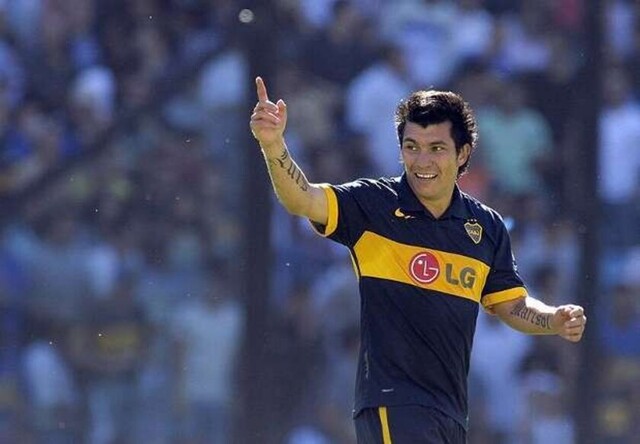 Medel: “Hablé con Riquelme, sería un sueño regresar a Boca”