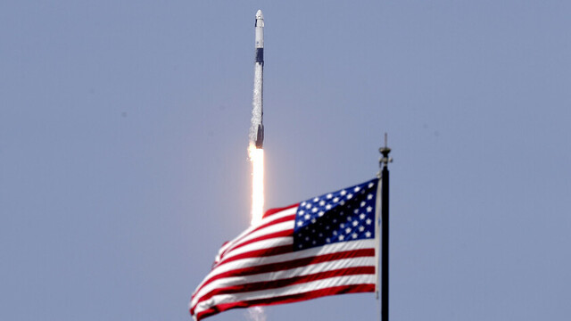 SpaceX lanza la primera misión tripulada privada de la historia (video)