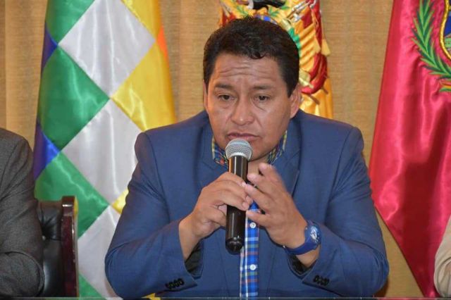 Asamblea Departamental destituye al Gobernador de Oruro