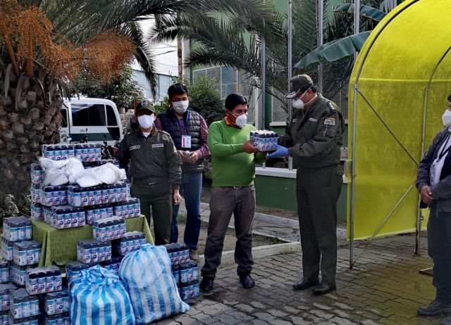 Gobernación de Tarija entrega insumos de bioseguridad a la Policía y FFAA