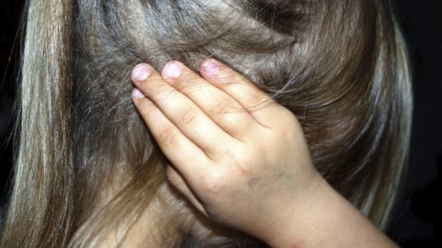 Niña escapó de casa por maltratos en su hogar