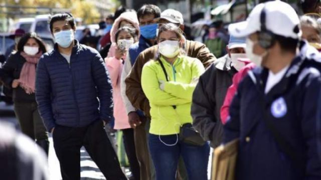 Nuevo récord de contagios, Bolivia suma 913 casos en un día