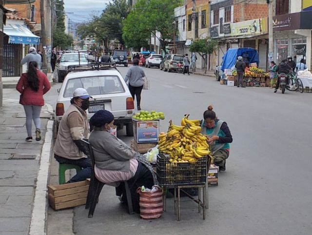 Por Covid, desempleo aumenta  comercio informal en Tarija