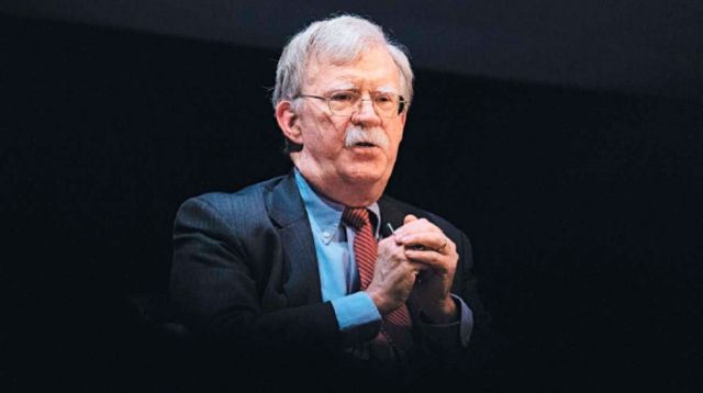 Bolton describe a Trump como un "adicto al caos"