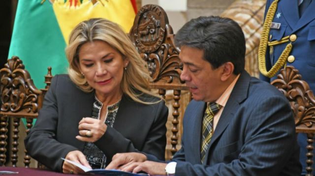 Exigen explicaciones por ceder a la presión de Brasil para suspender importación de gas