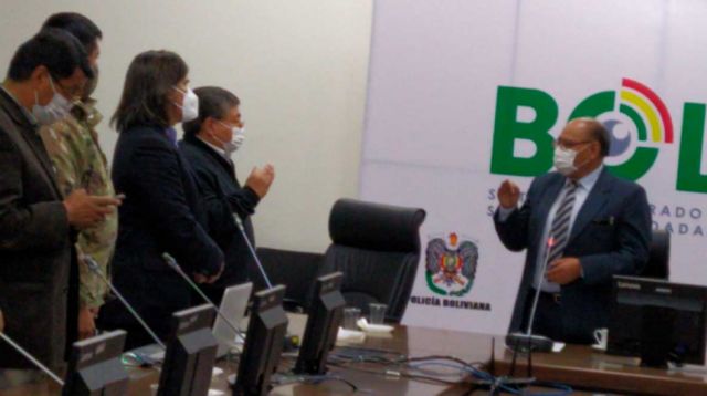Posesionan a Sahonero como Director del Sedes-La Paz, mientras que Patzi ratifica a Osco