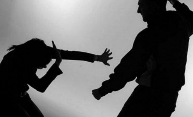 Aprehenden a un sujeto por golpear y amenazar a su esposa