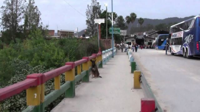 Migración en frontera de Yacuiba no tiene ni una movilidad