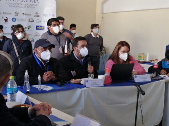 Alcaldes se reúnen en La Paz  para definir medidas de presión