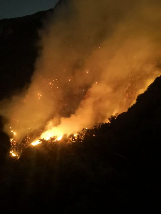 Continúa el incendio en Padcaya, pobladores piden la ayuda de autoridades 