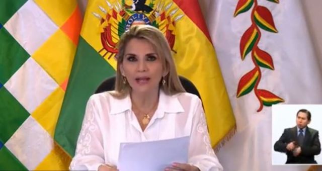 Áñez promulga Ley de elecciones tras diez días de pulso político