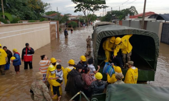 Servicios de emergencia reportan más de 100 llamadas por inundaciones en Santa Cruz