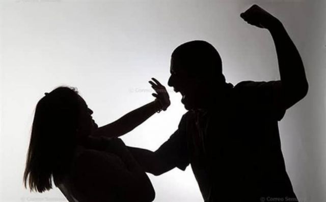 Golpeó a su concubina y ahora debe abandonar su domicilio 