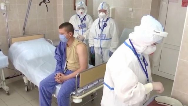 Revelan los síntomas de los voluntarios a la vacuna experimental contra el Covid-19 en Rusia