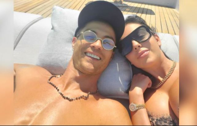 Georgina y  CR7 pasean  en lujoso yate