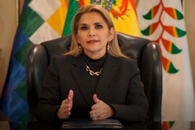 Áñez promulga  ley que reasigna el 12% del IDH a subgobiernos para enfrentar la pandemia