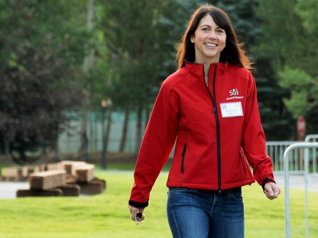 MacKenzie Bezos, la tercera mujer más rica del mundo gracias a la pandemia