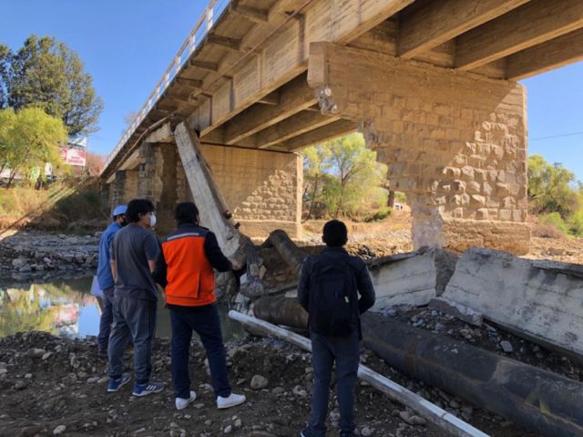 Trabajos de la Alcaldía en una fisura provocan quiebre de una viga del Puente San Martín