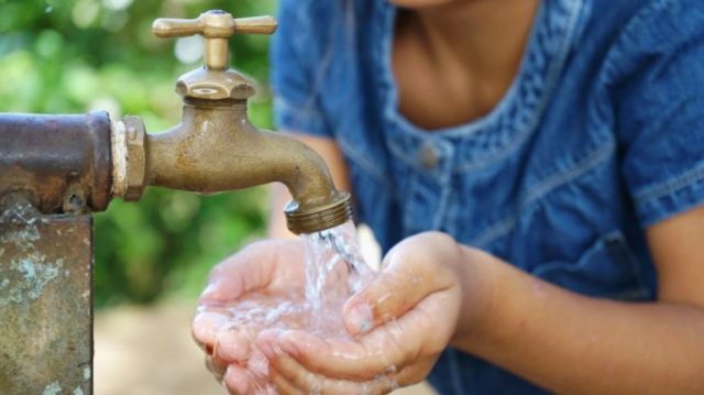 Cosaalt restablece el servicio de agua potable en zonas afectadas de Tarija